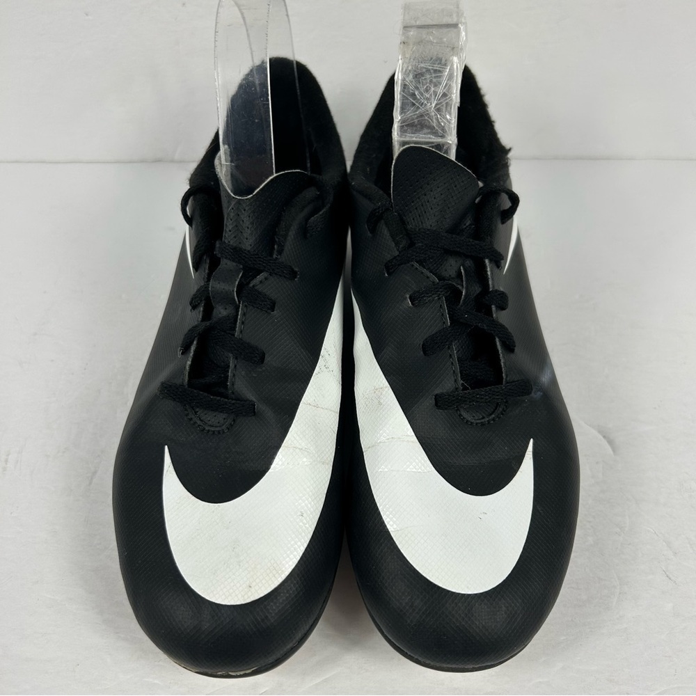 Nike Bravata II FG Soccer Cleats Youth 6Y - Black/White - Great Condition!❤️